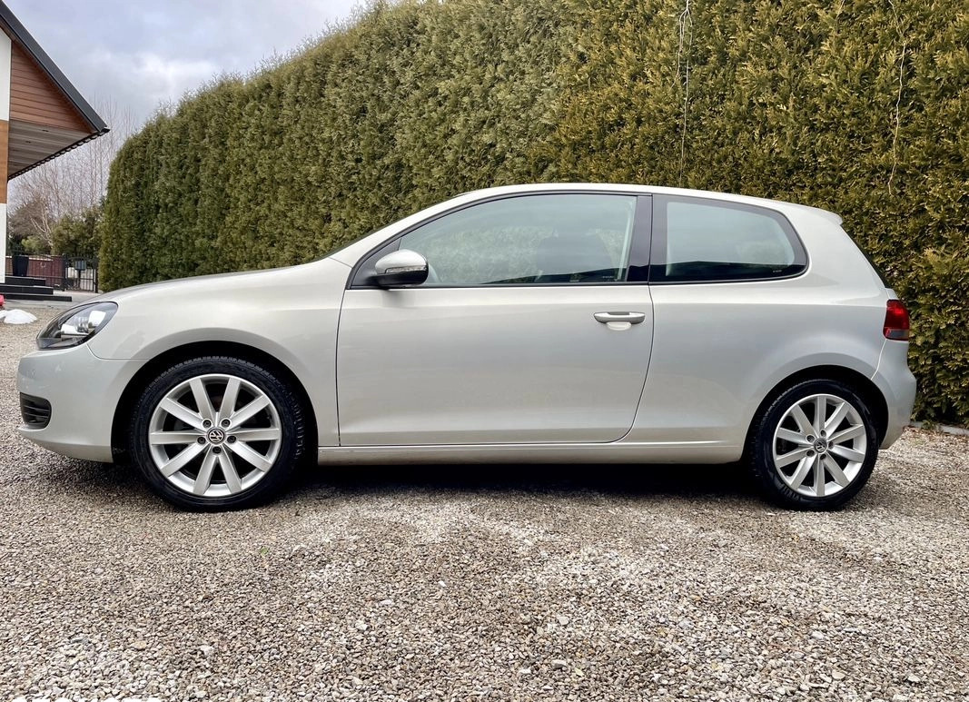 Volkswagen Golf cena 18900 przebieg: 47000, rok produkcji 2009 z Sandomierz małe 232